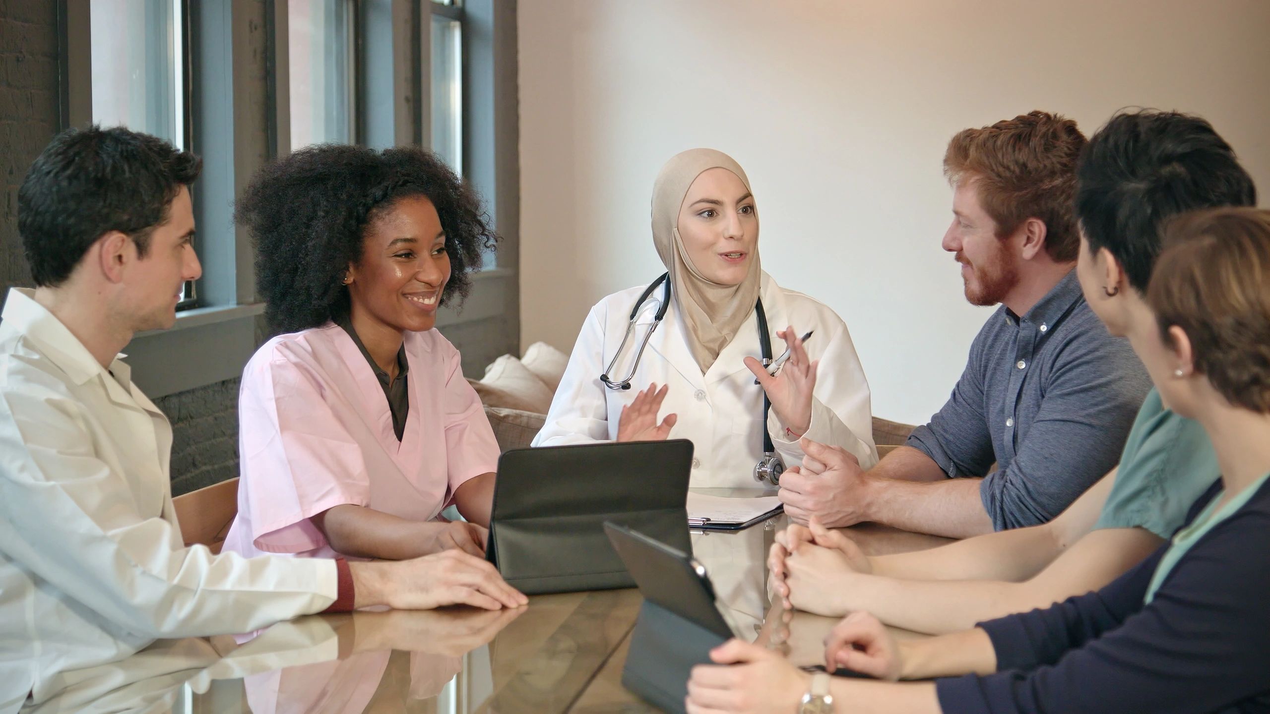 Healthcare professionals meeting as a team